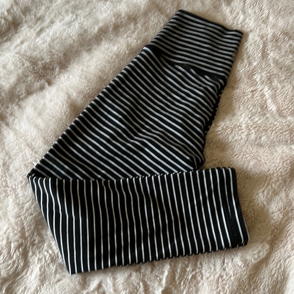 Lululemon wunder under crop size 4